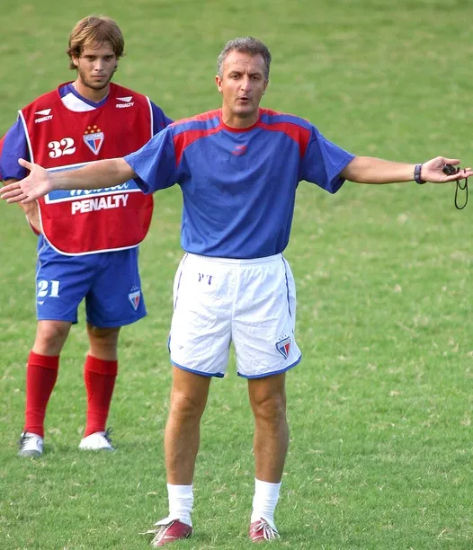 Dorival Júnior comandando o Fortaleza