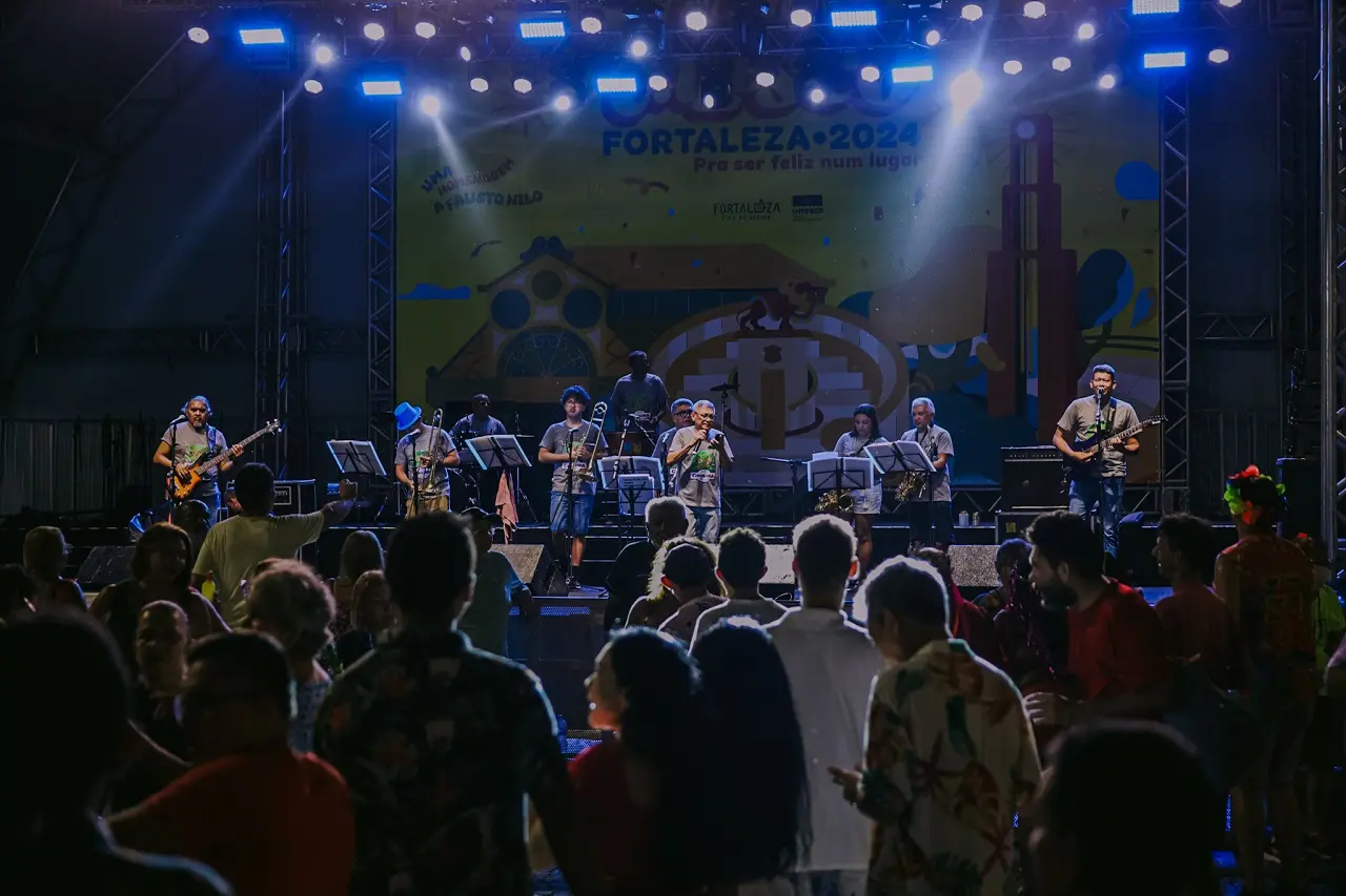 Bloco Concentra Mas Não Sai se apresentou na Praça do Ferreira
