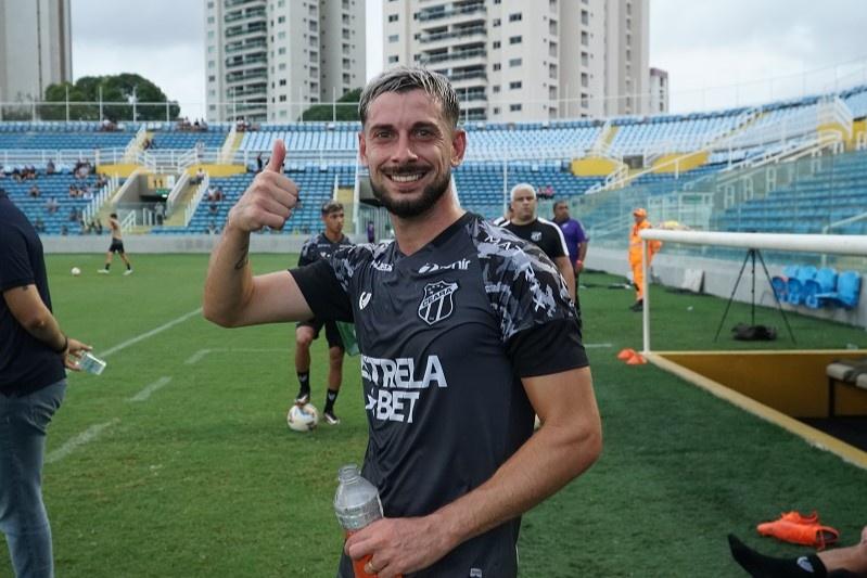 Facundo Castro comemora gol pelo Ceará