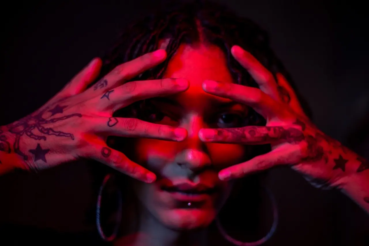 Os contatos iniciais de Mumutante com a arte se deram na Sabiaguaba, onde ela nasceu e cresceu