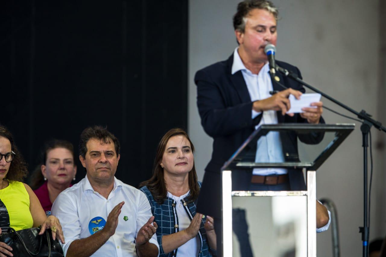 Evandro Leitão acompanhou a solenidade do palco, próximo ao presidente Lula