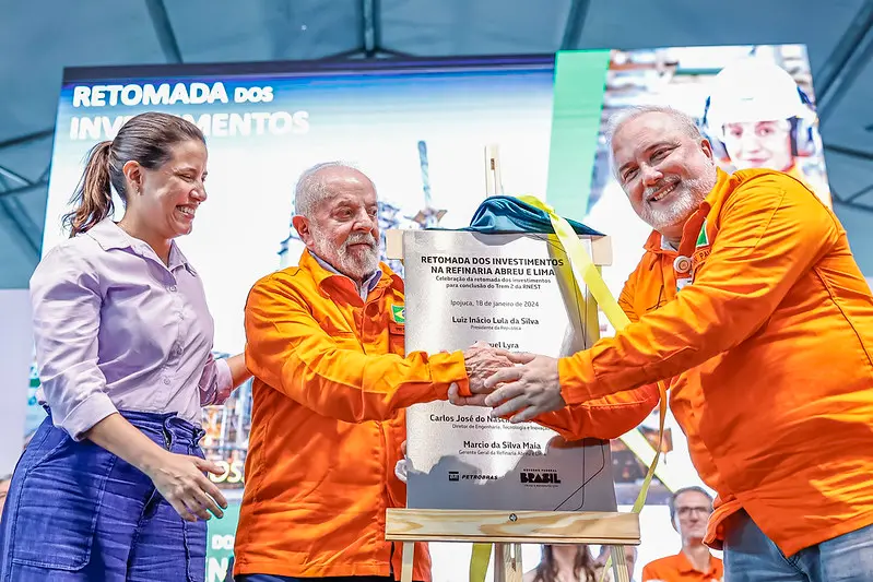 Presidente na cerimônia de retomada das obras da Refinaria Abreu e Lima