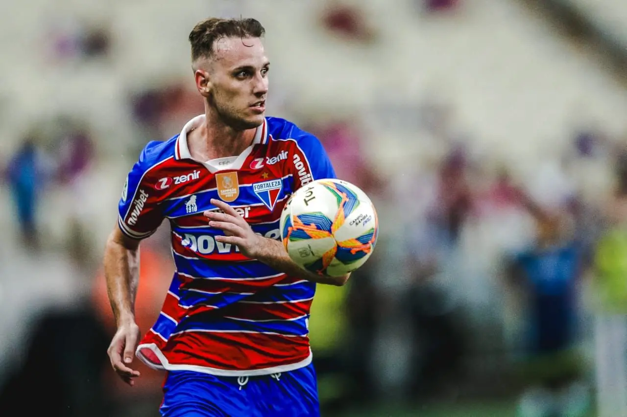 Pochettino em ação pelo Fortaleza
