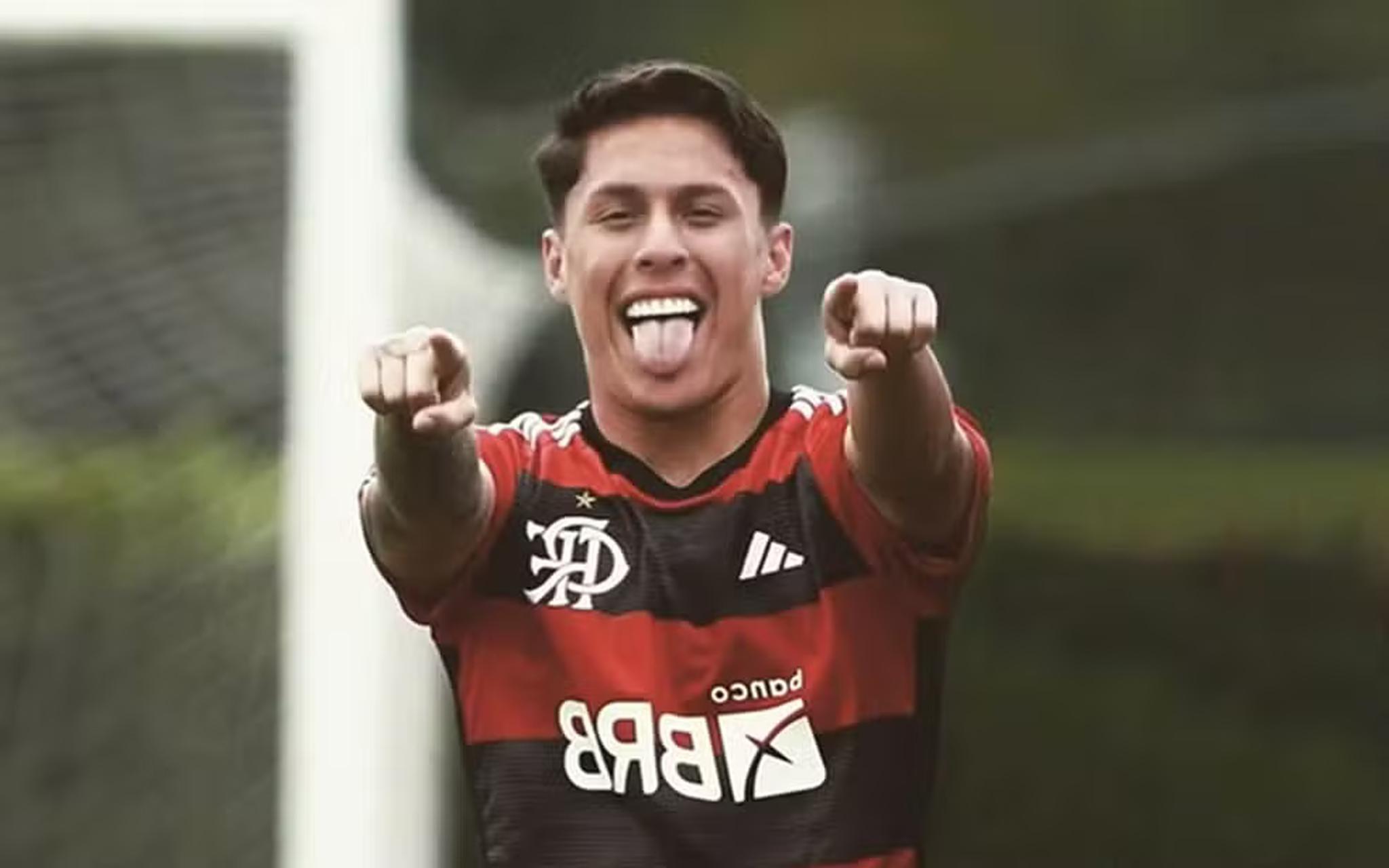Jogador do Flamengo comemorando