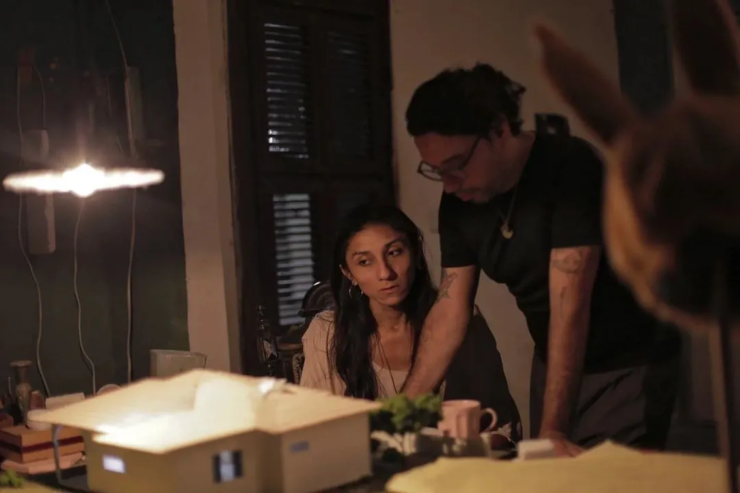 A atriz Yasmin Salvador e Bruno Lobo La Loba no set do curta 