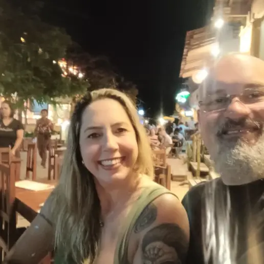 Claudio Mattos Júnior e companheira Rachel Nathalie de Souza Pereira. Motociclista morre em acidente, em Acaraú, e companheiro presta homenagem: Te amo pra sempre