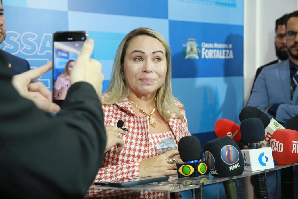Vereadora Enfermeira Ana Paula concedeu coletiva de imprensa após o episódio no plenário