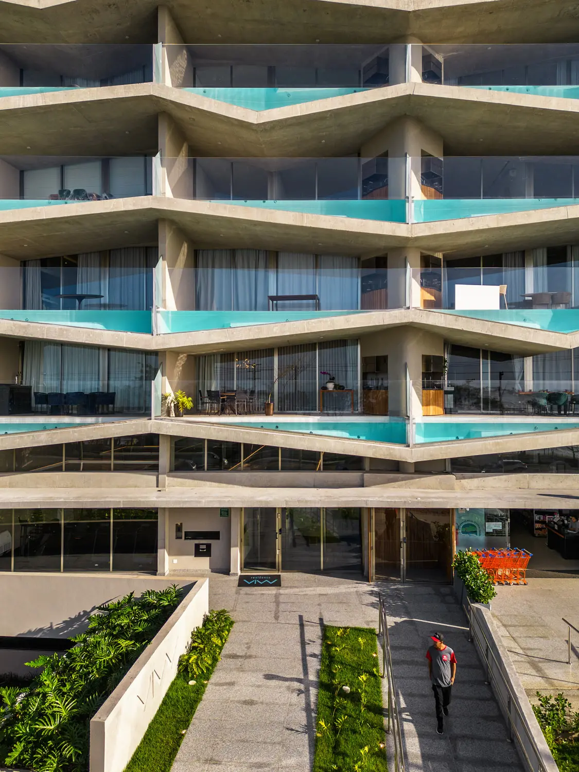 Foto de apartamento que tem piscina na sacada em Ubatuba