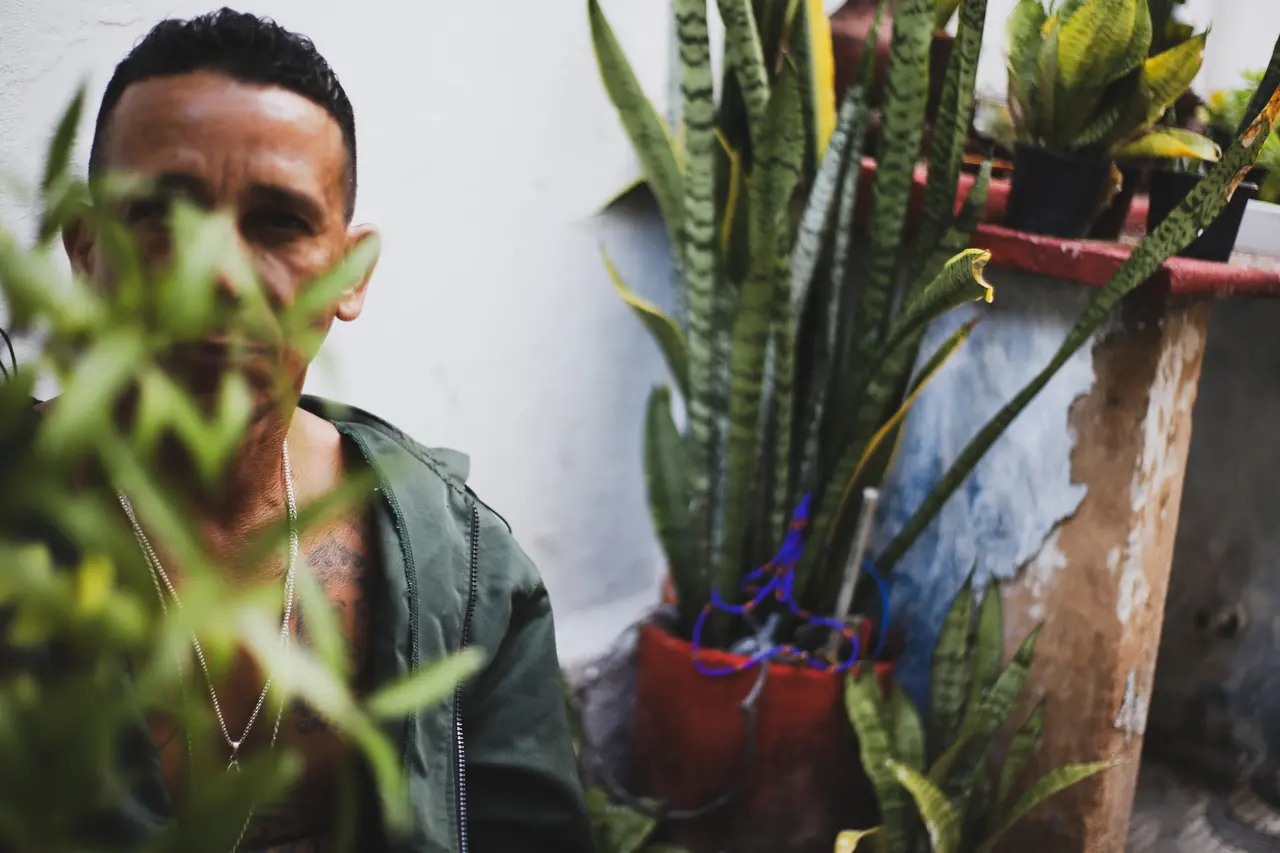 Nego Gallo é um dos principais nomes do rap cearense, tendo participado do grupo Costa a Costa e lançado, na carreira solo, o álbum 