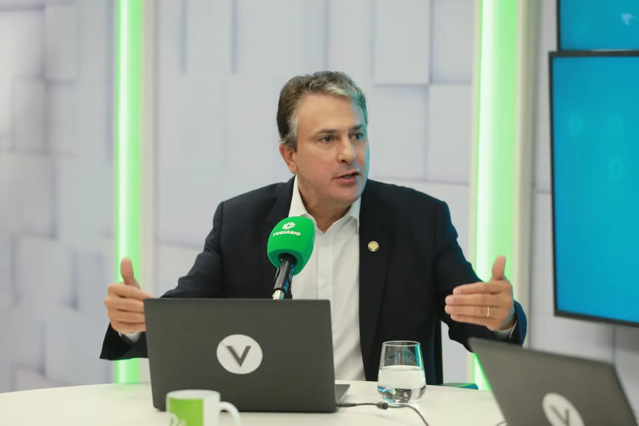 Ministro Camilo Santana quer que PNE saia até junho.