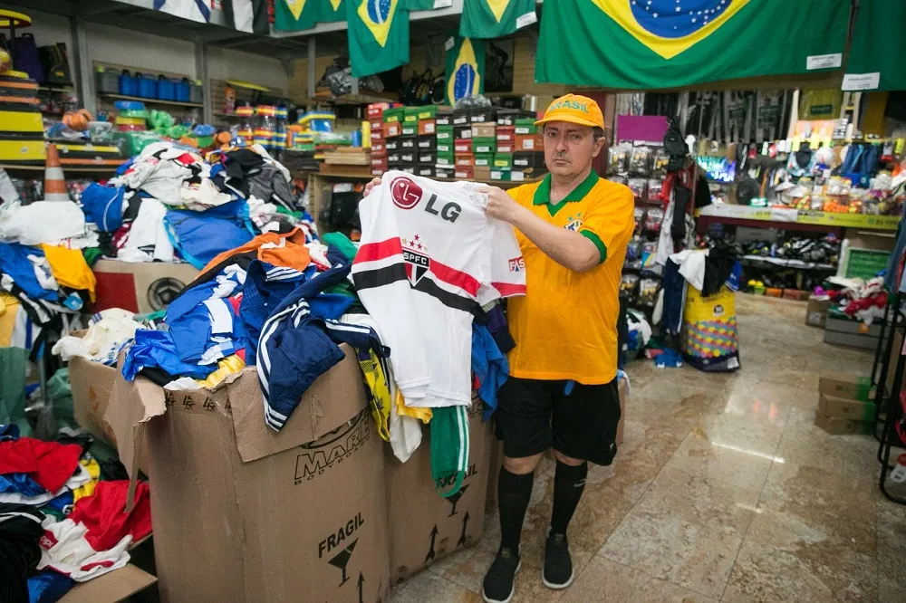 Antes do boom de vendas, calções já tinham descido do estoque e ocupado o piso central, onde devem permanecer após o Carnaval