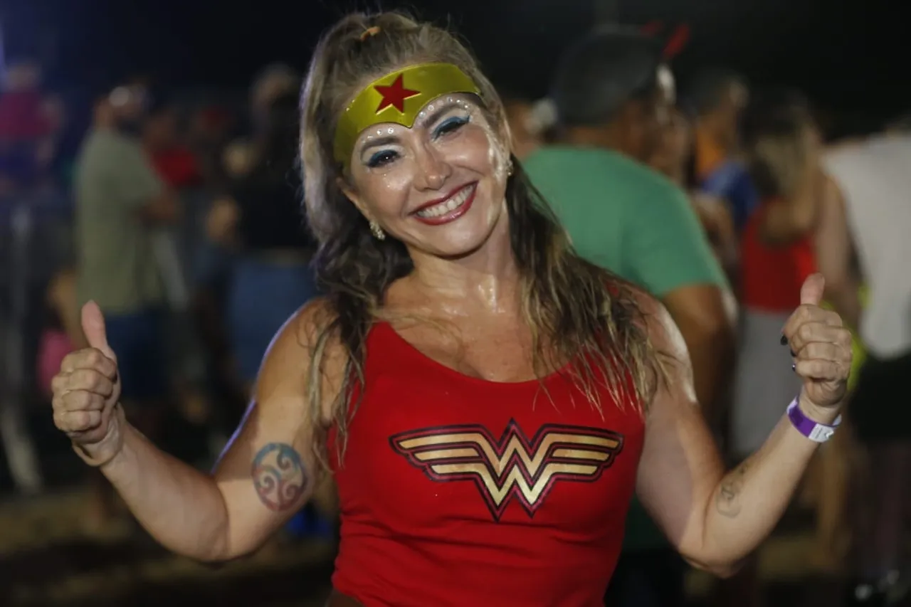 Ediane escolheu como fantasia a heroína Mulher-Maravilha