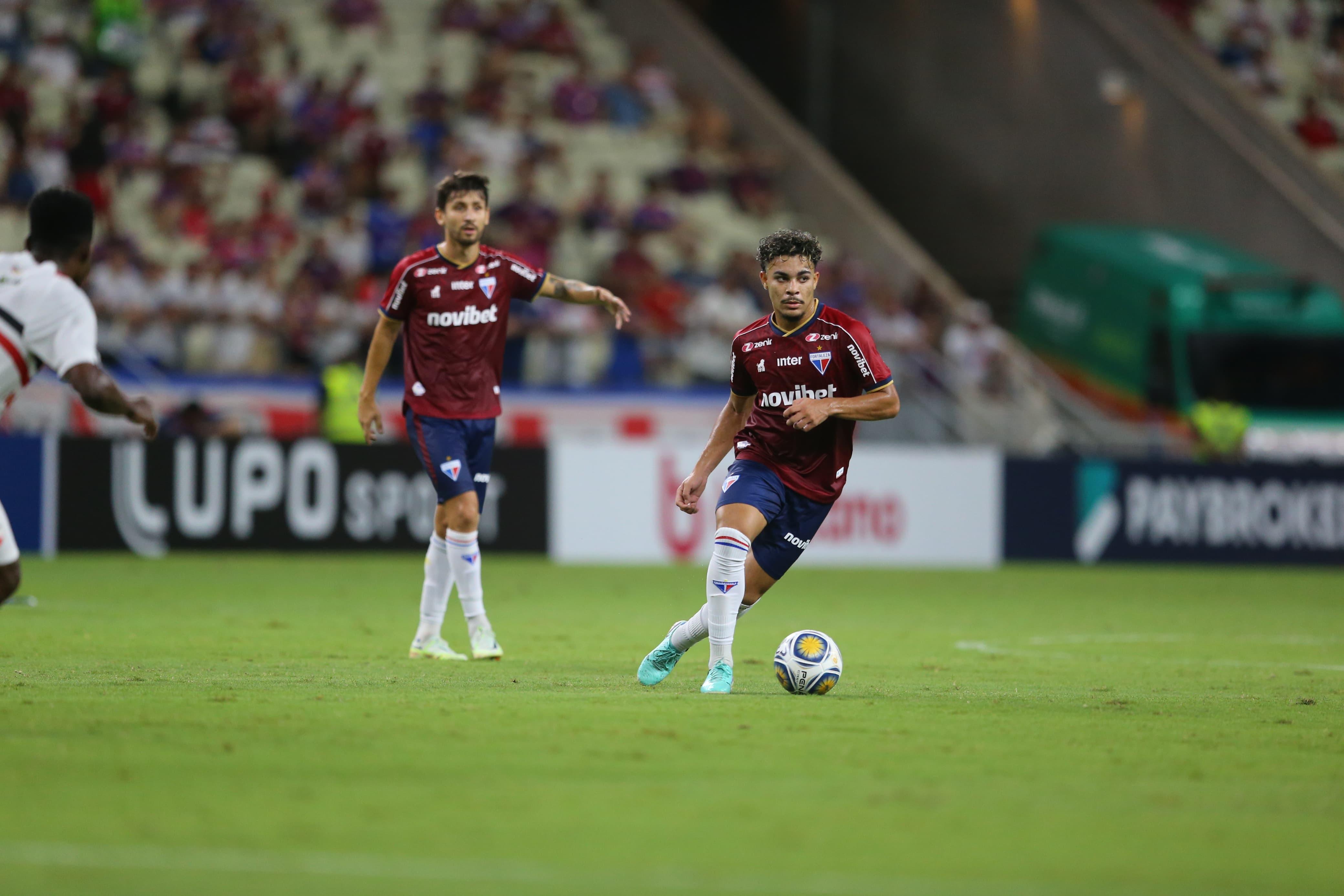 Kauan em ação pelo time do Fortaleza