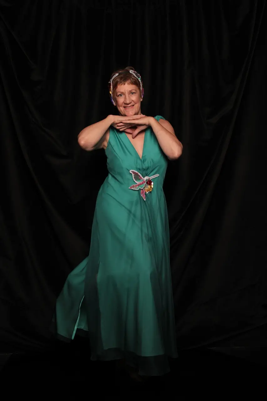 Ná Ozzetti aproxima repertórios de Rita Lee e Carmen Miranda no espetáculo 'Balangandãs Babilônia'