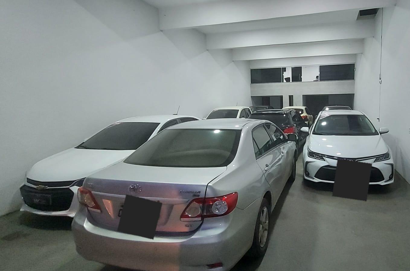 Onze veículos apreendidos em garagem