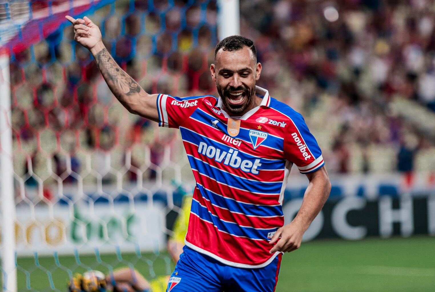 Moisés comemora gol pelo Fortaleza