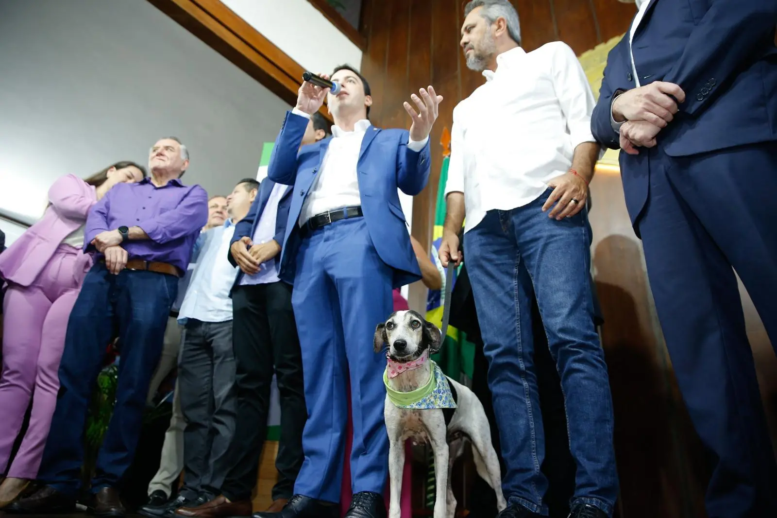 Posse do secretário foi prestigiada por lideranças políticas e ativistas da causa animal. Alguns tutores também levaram seus animais