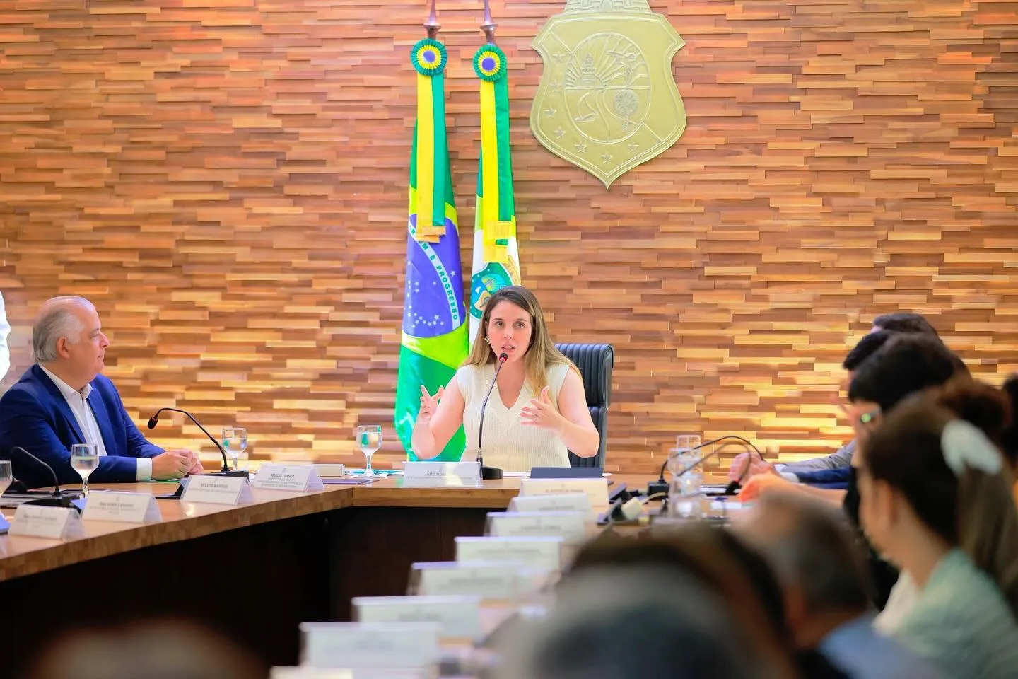 A vice-governadora Jade Romero, ao centro, em agenda do Governo sobre empreendedorismo.