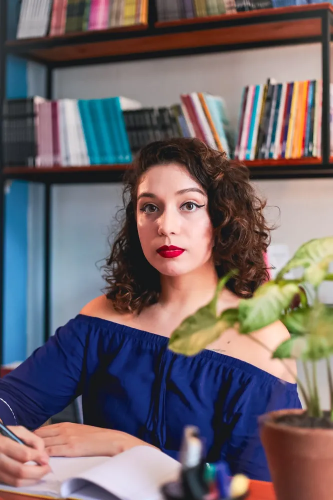 Natural de São Paulo e naturalizada cearense, Heloísa Vasconcelos conta que, durante uma disciplina de História do Jornalismo Cearense, incomodou muito o quanto praticamente não havia mulheres na lista