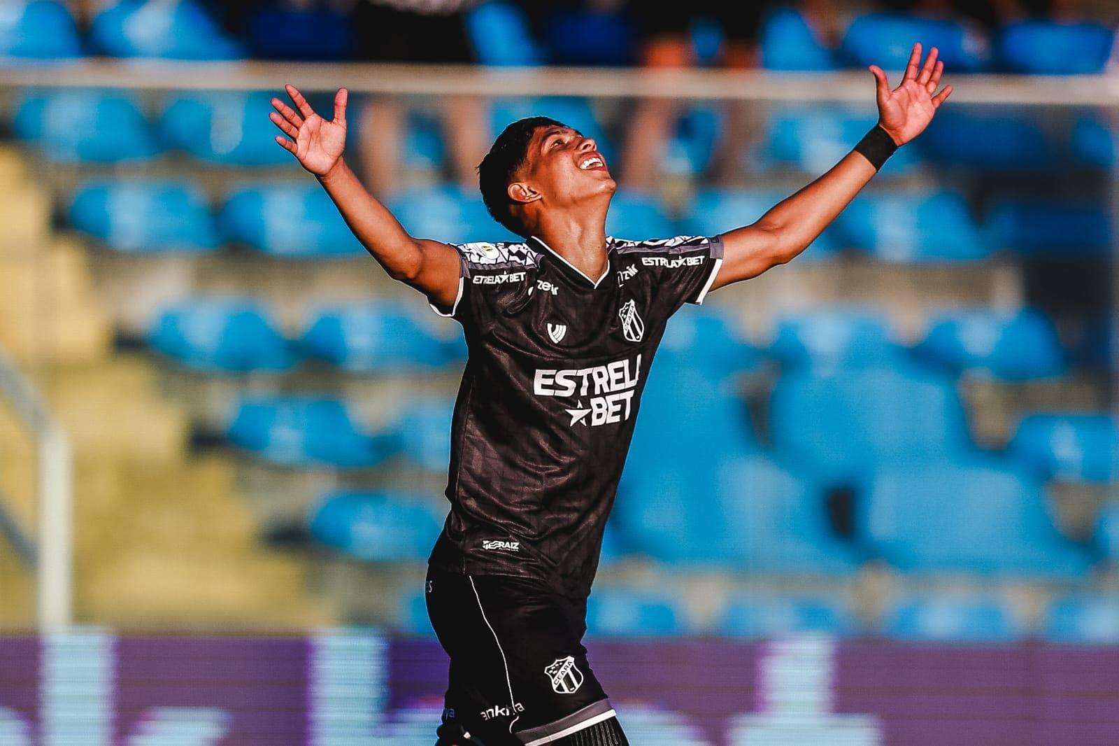 Erick Pulga comemora gol pelo Ceará
