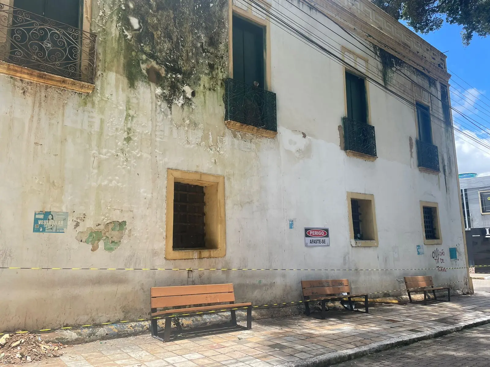 Imagem do prédio degradado do Museu do Crato