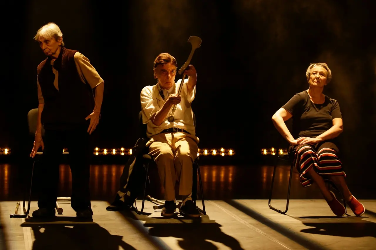 'A gente continua fazendo, mesmo com muletas, bengalas', atesta o coreógrafo e bailarino Luis Arrieta