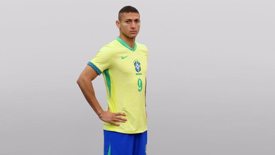 Brasil estreia a nova camisa azul contra a Inglaterra