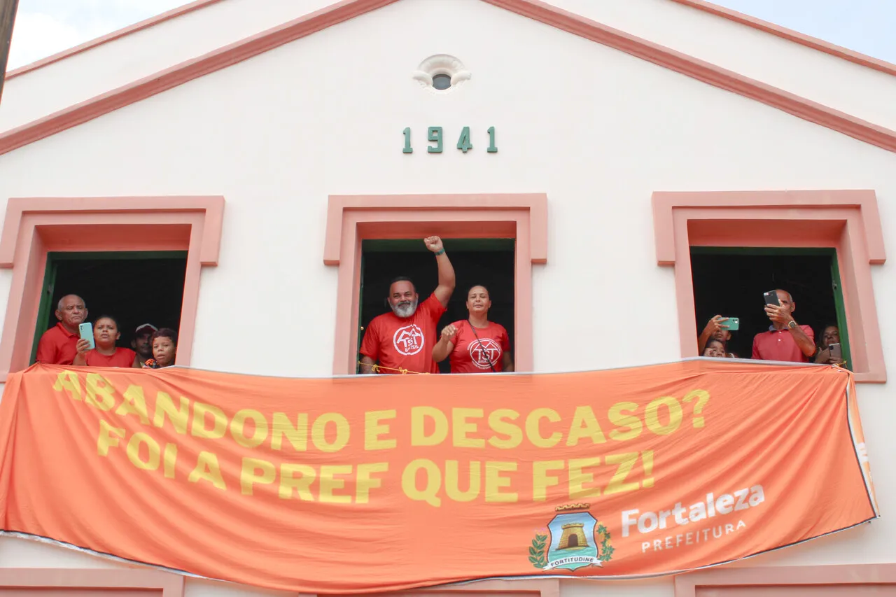 Integrantes MTST estiveram na vice-prefeitura nesta quinta-feira (21)