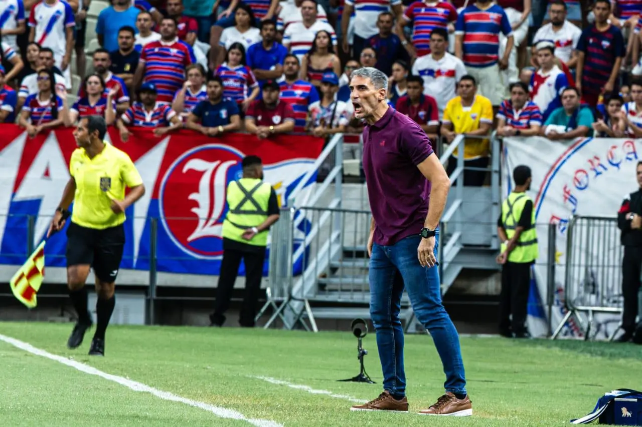 Vojvoda em ação pelo Fortaleza