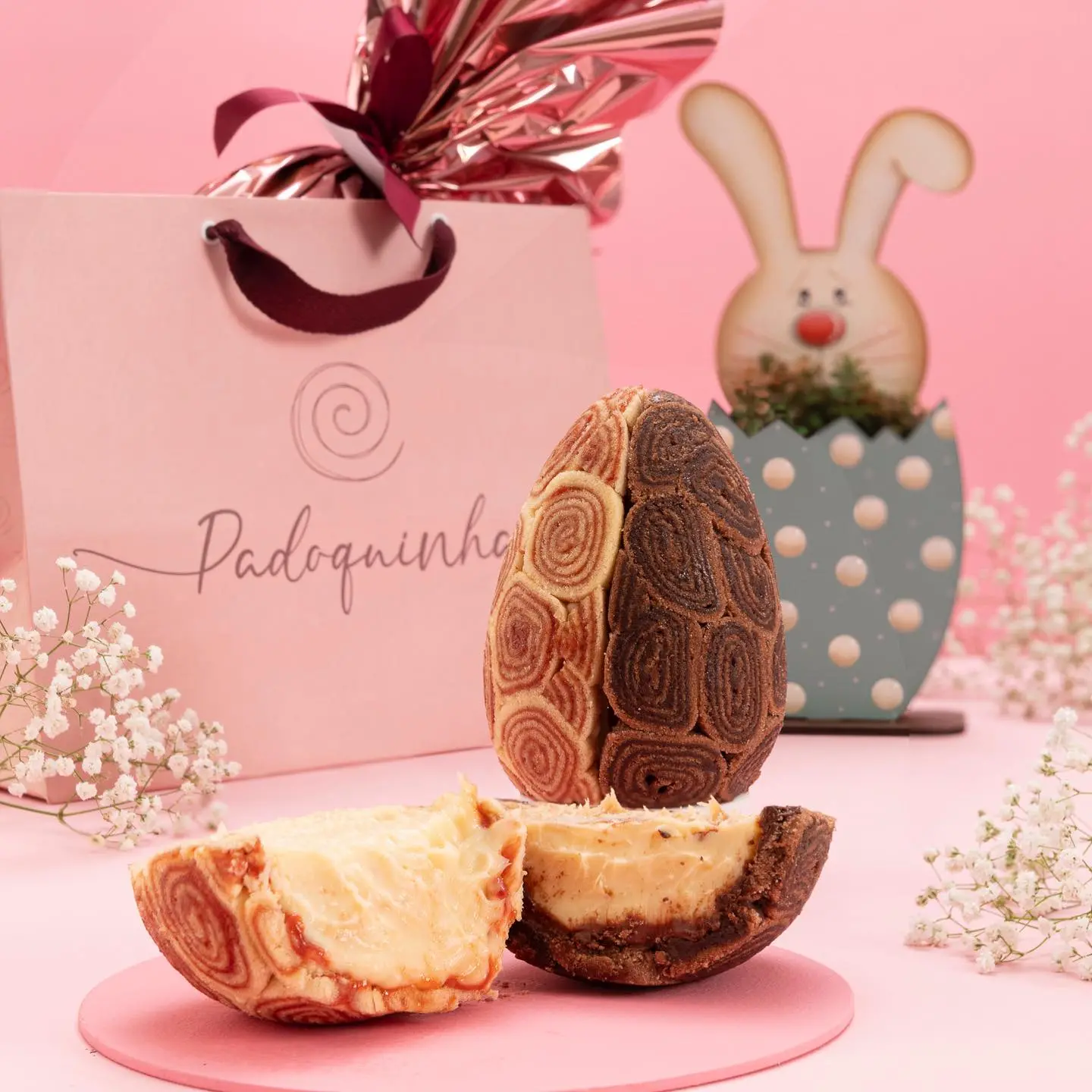 Ovo de páscoa de bolo de rolo