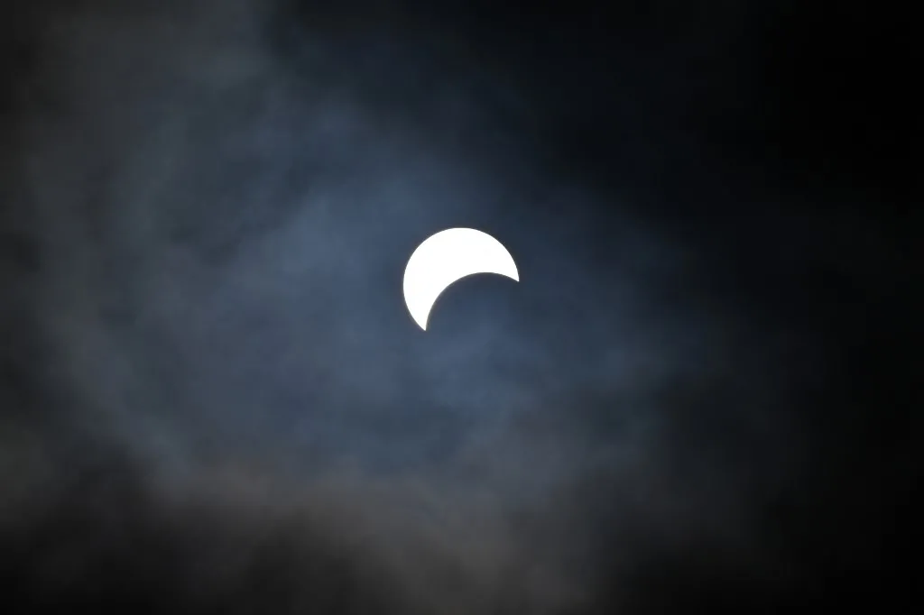 Eclipse visto do Niagara Falls State Park em Niagara Falls, Nova York