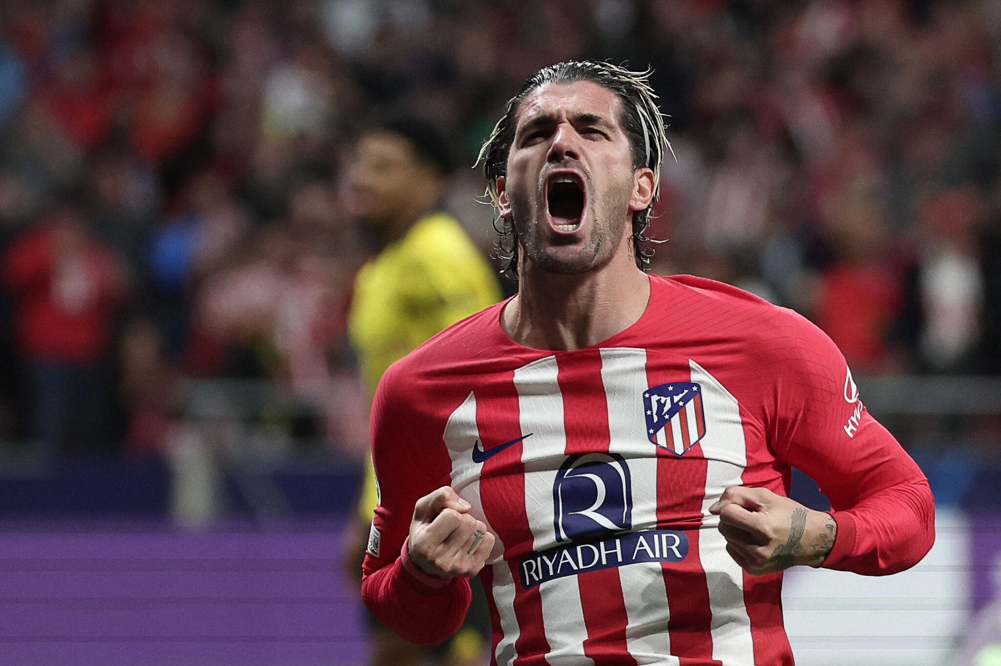 Foto de De Paul comemorando gol pelo Atlético de Madrid