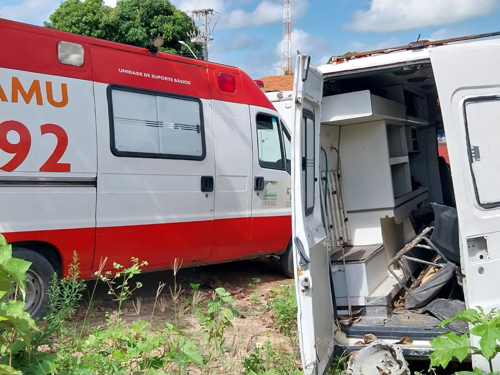 Ambulâncias na base do Samu Ceará, em Caucaia