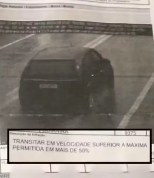 Imagem da multa recebida pelo carro do casal