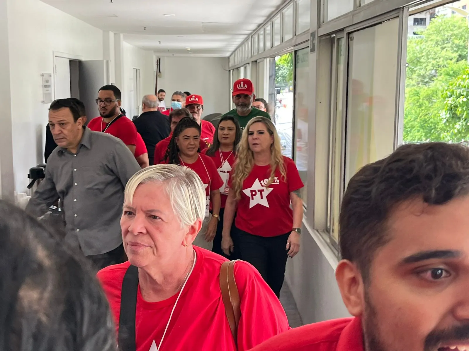 Luizianne Lins na chegada ao encontro do PT