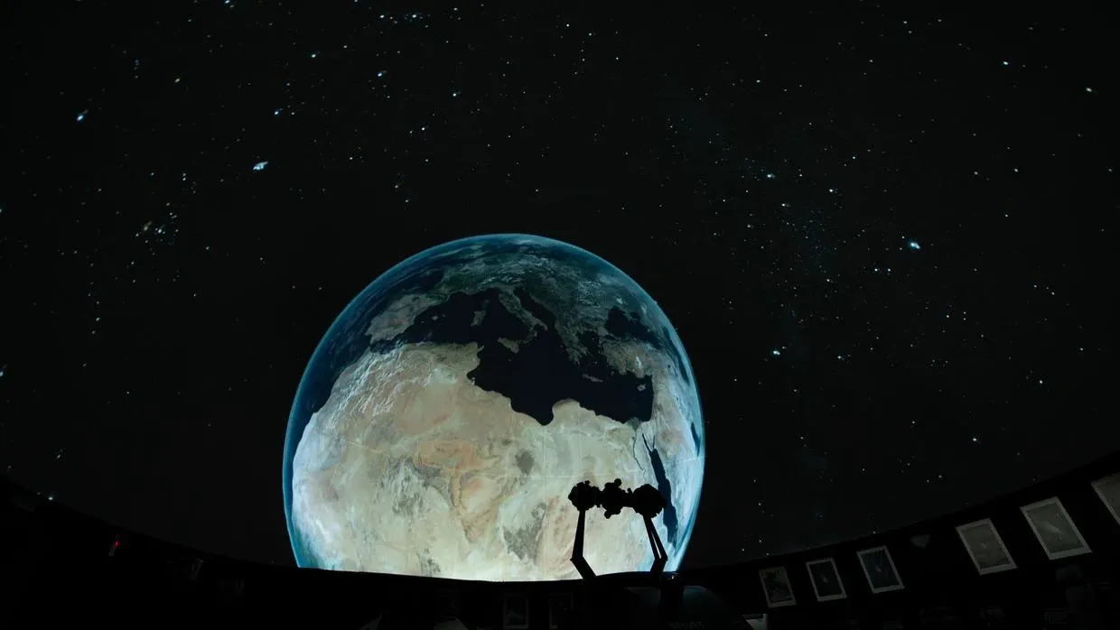 Projeção na cúpula do Planetário Rubens de Azevedo, nome dado em homenagem a um astrônomo cearense