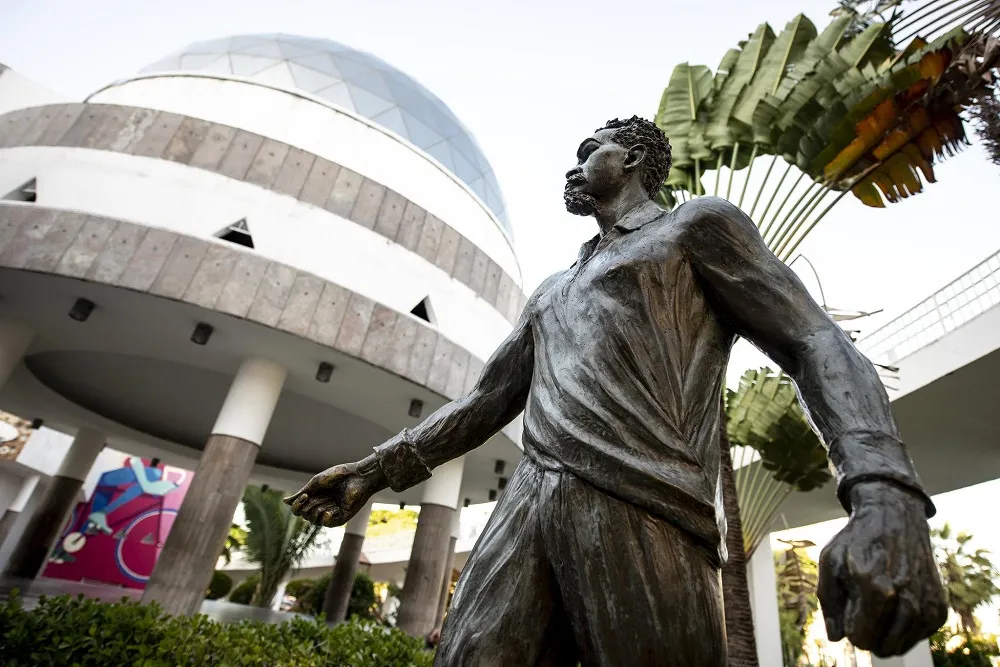 Estátua de Chico da Matilde, jangadeiro que passou à história como o Dragão do Mar