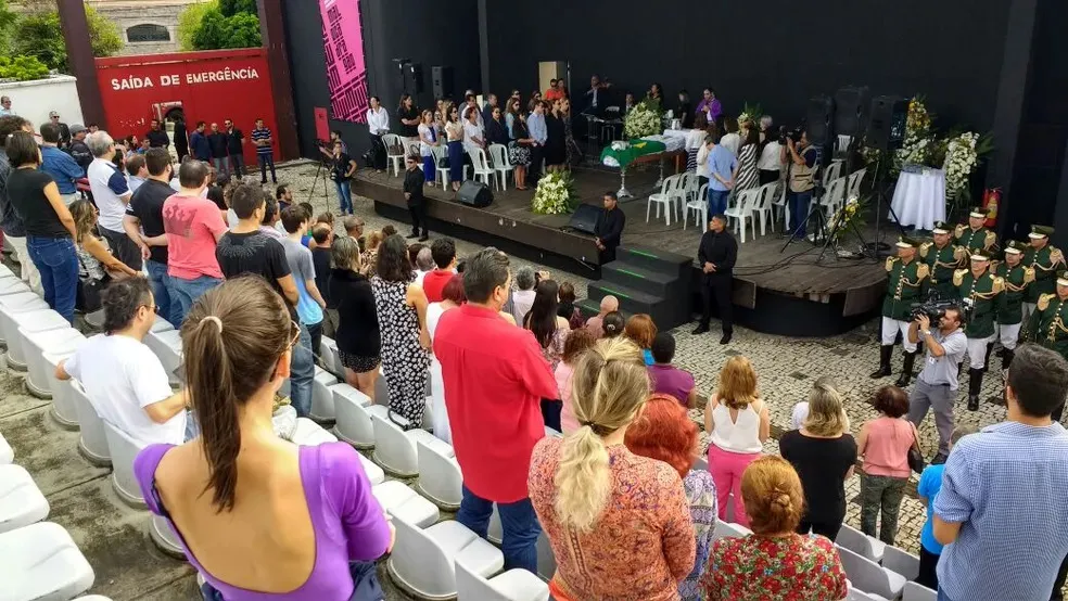 Missa de corpo presente para Belchior no anfiteatro do Centro Dragão do Mar