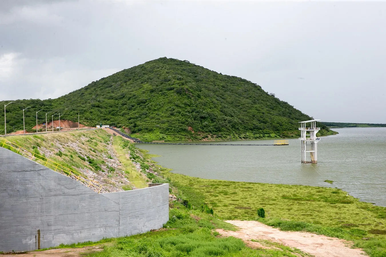 Praticamente seco entre 2015 e 2019, o açude Banabuiú — o terceiro maior do Ceará — chega ao fim de abril de 2024 com 42,26% da capacidade preenchida