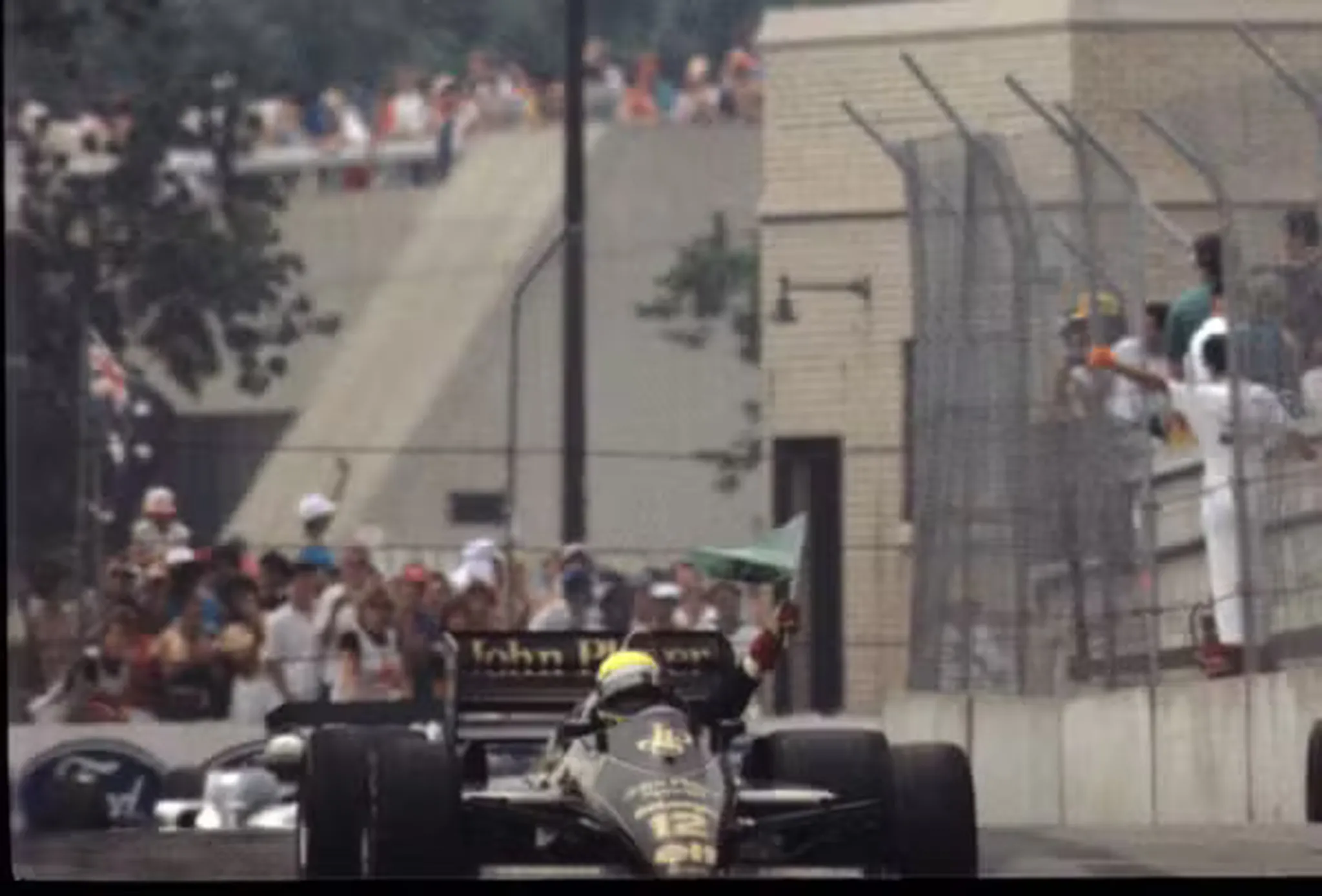 Gesto imortalizado por Senna