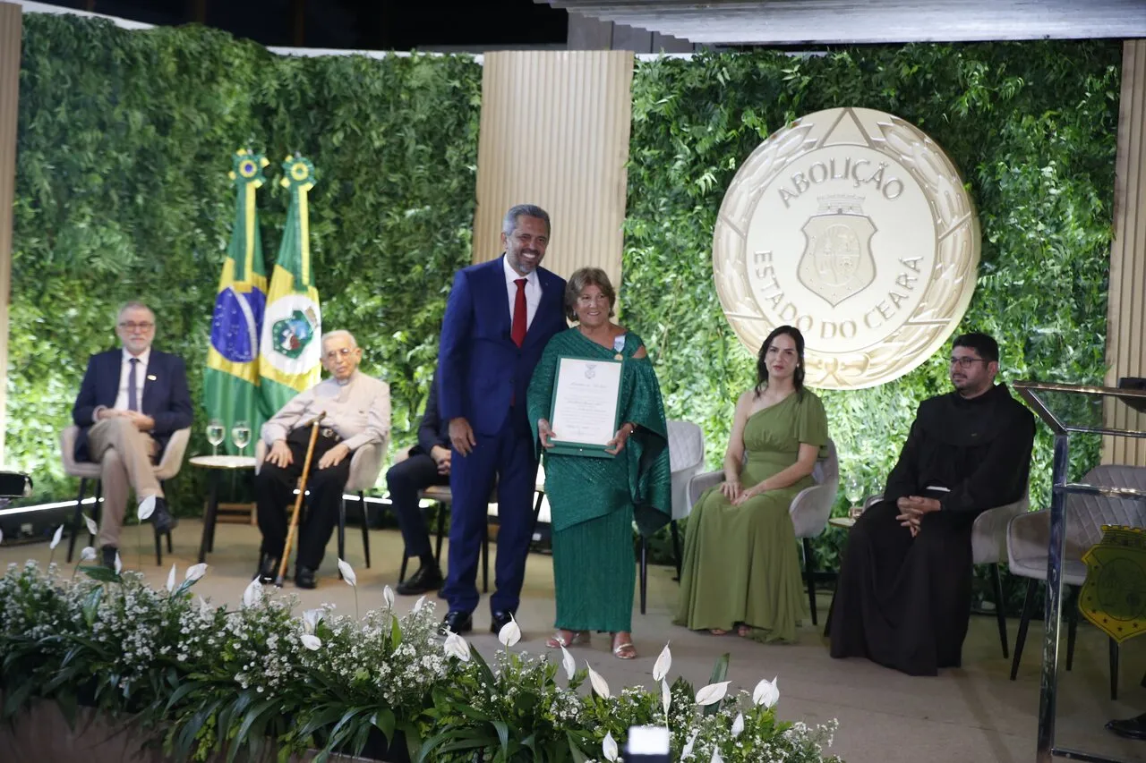Elmano de Freitas, governador do Ceará e a empresária e residente da Cerbrás, Ana Lúcia Bastos Mota