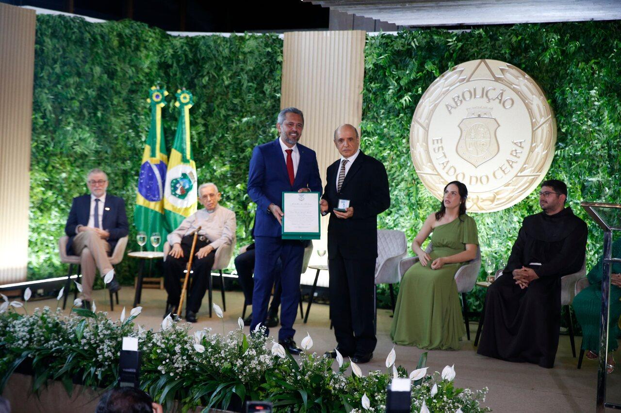 Governador Elmano de Freitas e o cineasta Luiz Carlos Barreto