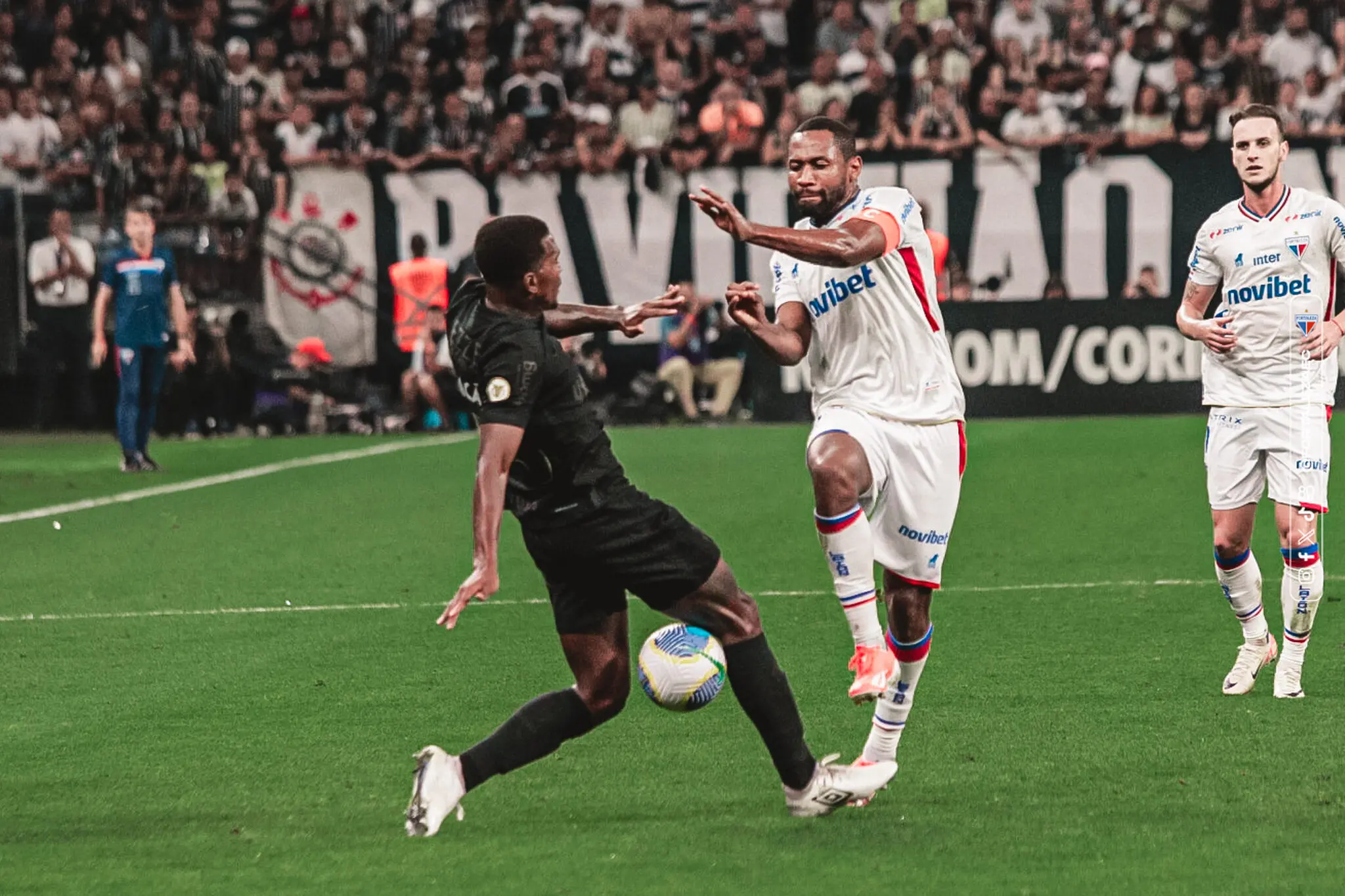 Tinga durante Corinthians x Fortaleza