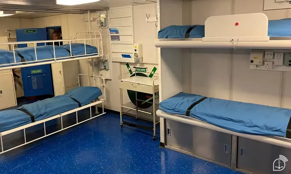 centro médico do Navio-Aeródromo Multipropósito (NAM) 