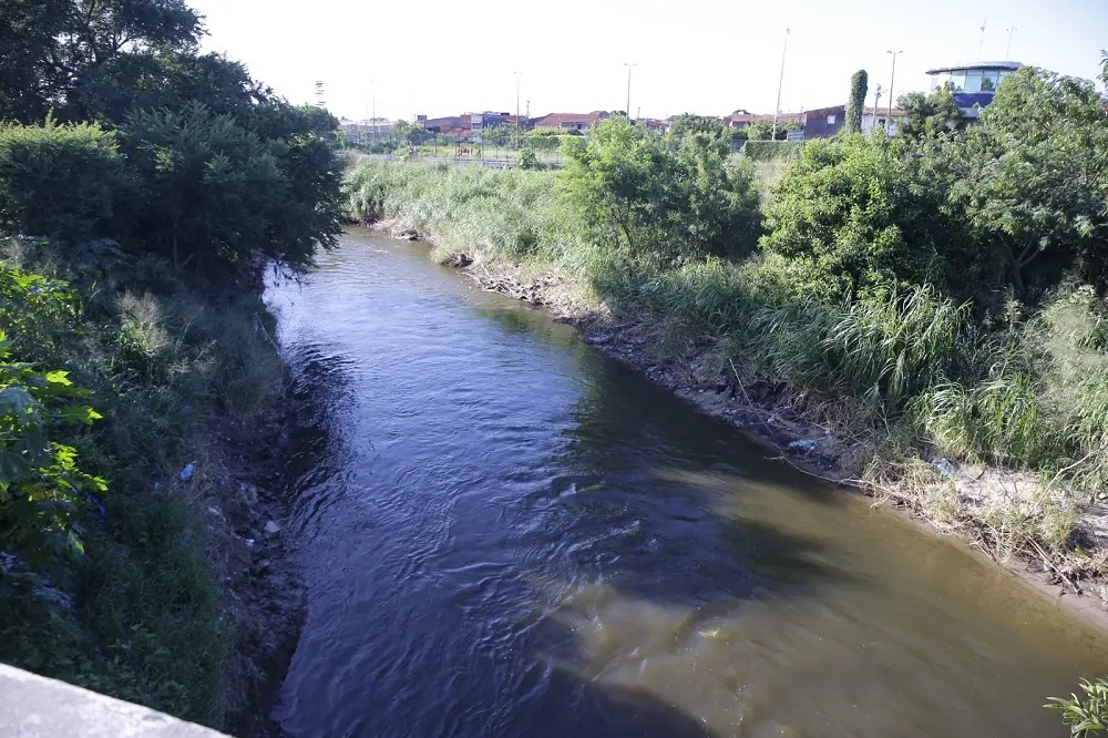 imagem do rio maranguapinho em Fortaleza