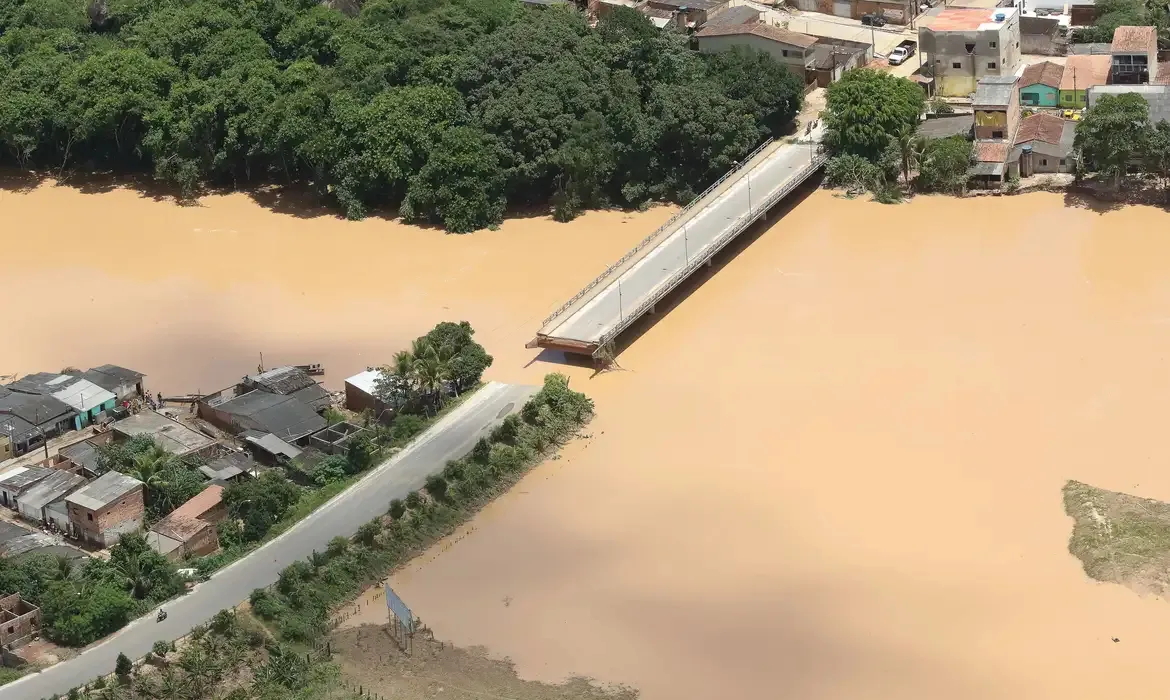 Nos últimos anos, uma série de desastres provocados por eventos climáticos aconteceram em localidades da Bahia (na foto), Alagoas, Paraíba, Pernambuco e no Rio de Janeiro.