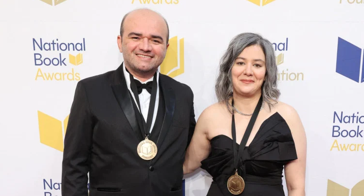 O escritor cearense Stênio Gardel e a tradutora potiguar Bruna Dantas Lobato venceram o National Book Award em 2023 pela tradução do romance 'A palavra que resta'