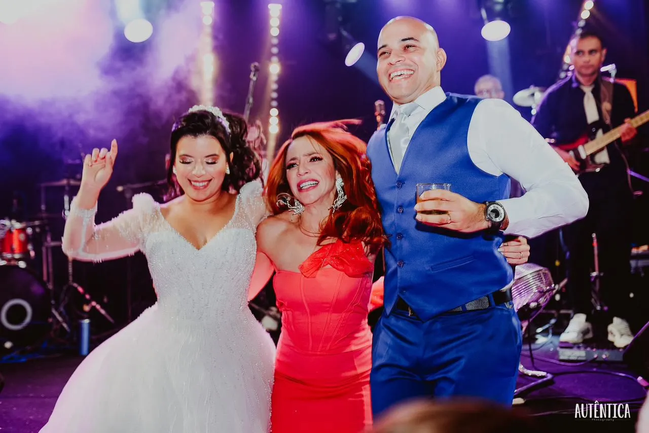 “Cantar em casamento é como pintar o quadro da história do casal com música