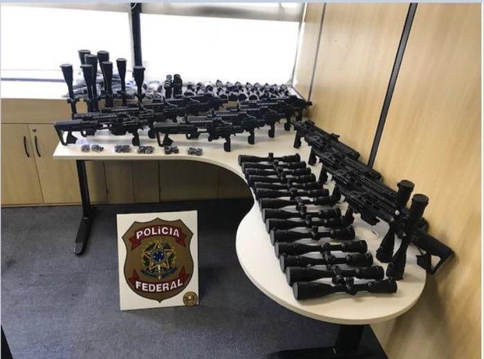 Operação Mercado das Armas, da Polícia Federal, apreendeu dezenas de armas de fogo longas e acessórios, em 2020