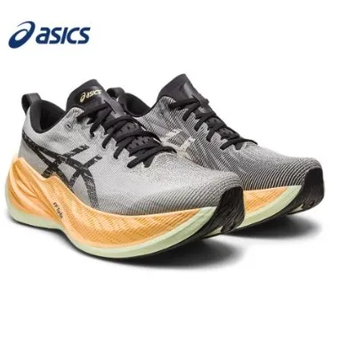 Tênis esportivo vendido no site Shopee